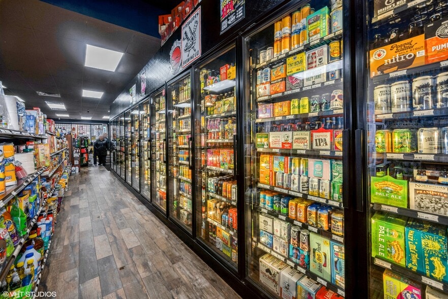 More Photos Of 1956 W Armitage Ave, Chicago Storefront Retail Residential For Sale