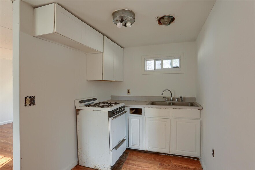 More Photos Of 145 Chamberlaine Ave, Pottsville Flex For Sale