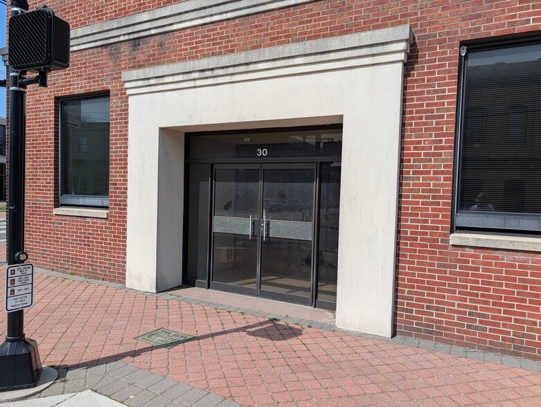 More Photos Of 30 S Mallory St, Hampton Office For Sale