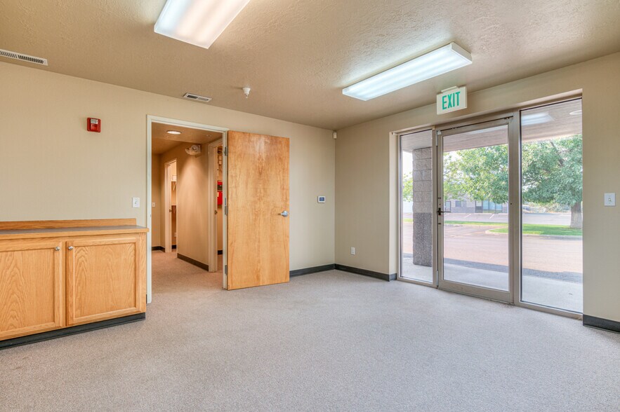 More Photos Of 62958 NE Layton Ave, Bend Light Manufacturing For Sale