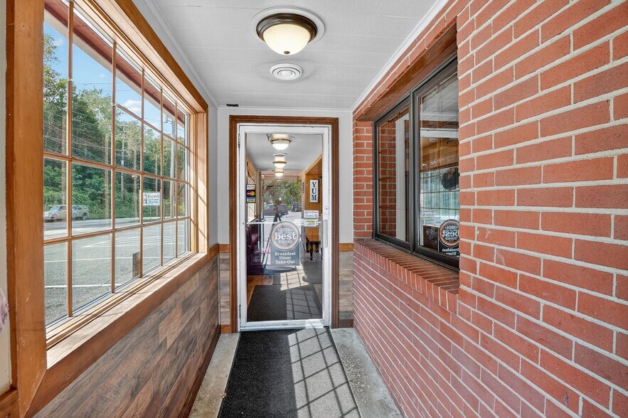 More Photos Of 550 McKeesport Rd, Elizabeth Freestanding For Sale