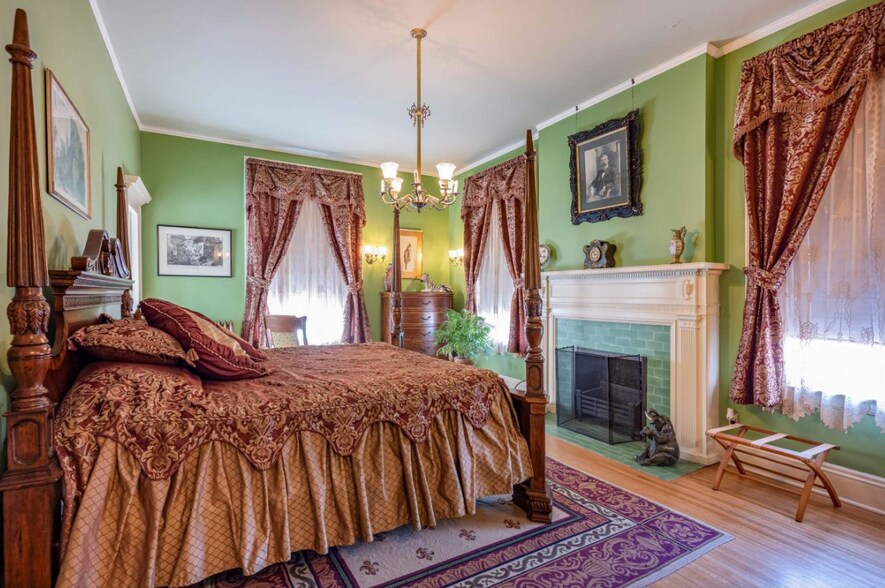 More Photos Of 623 Broadway St, Baraboo Specialty For Sale