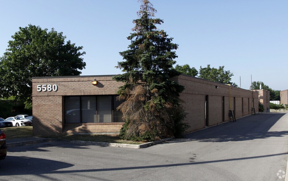 More Photos Of 5580 Kennedy Rd, Mississauga Warehouse For Lease