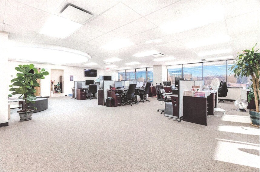 More Photos Of 60 Cutter Mill Rd, Great Neck Office For Lease