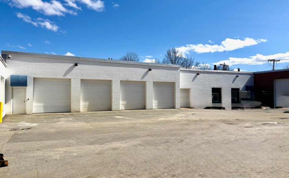 More Photos Of 160-162 Cross St, Winchester Distribution For Lease