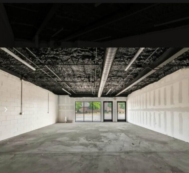More Photos Of 3300 W Park Row, Arlington Storefront Retail Office For Lease