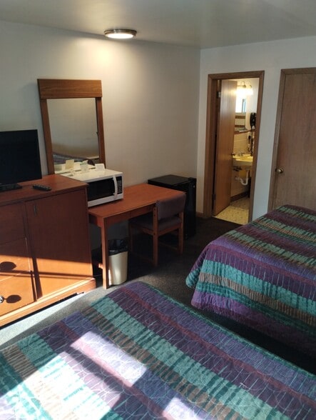 More Photos Of 3107 W Lake Rd, Erie Hotel For Sale