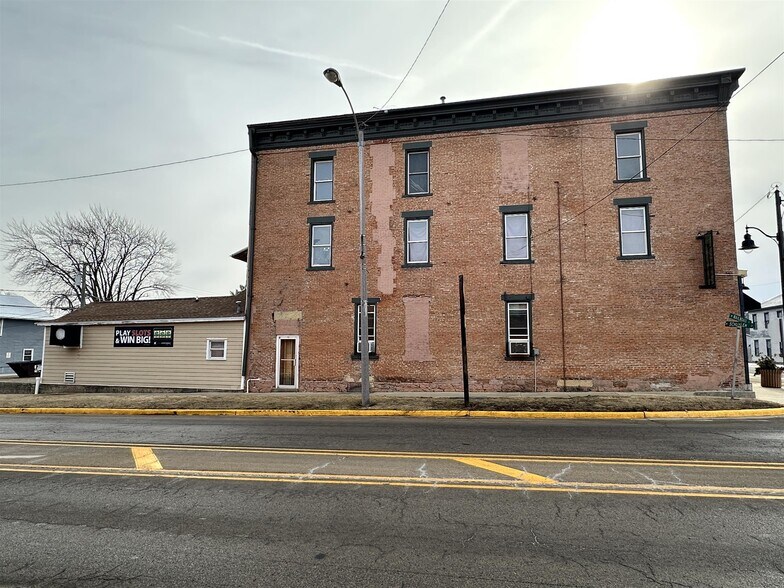 More Photos Of 102 E Railroad St, Lena Apartments For Sale