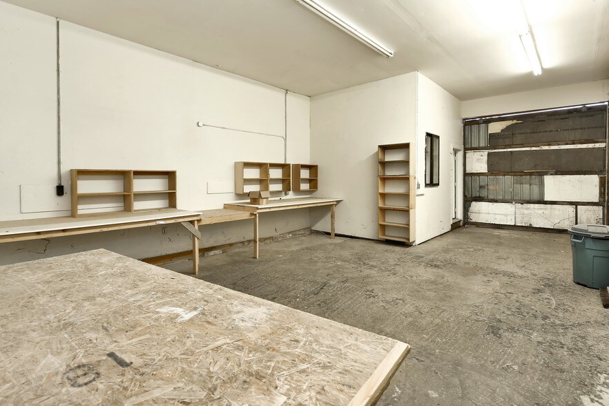 More Photos Of 120 W Smith Rd, Bellingham Service For Sale