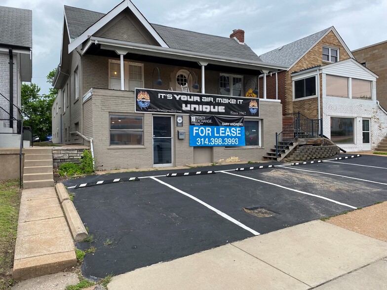 More Photos Of 2015 S Big Bend Blvd, Saint Louis Warehouse For Lease