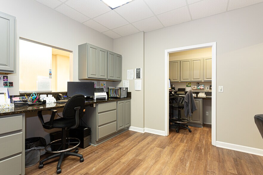 More Photos Of 12959 Palms West Dr, Loxahatchee Medical For Sale