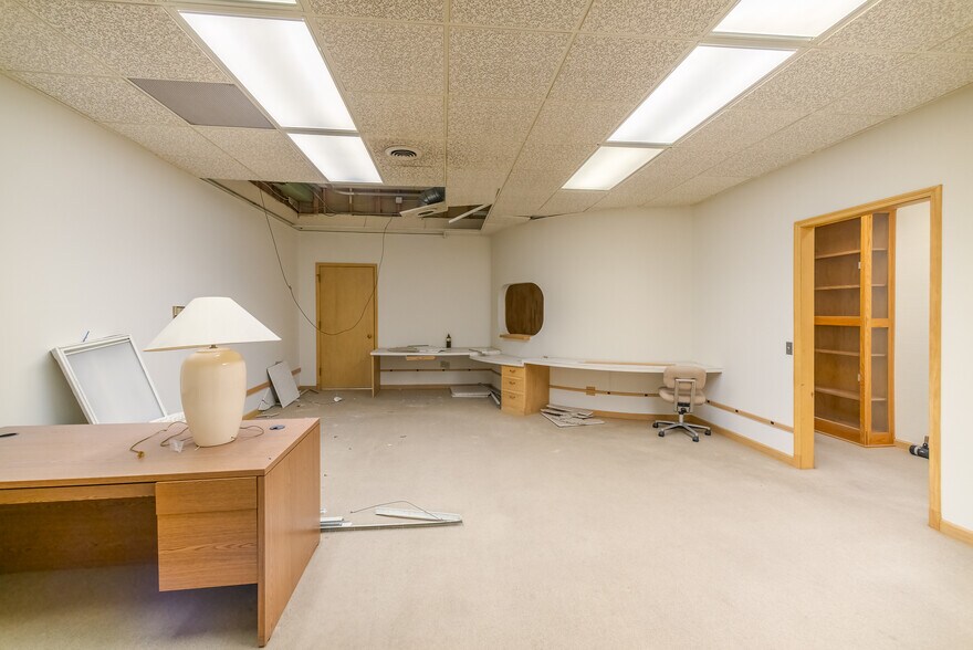 More Photos Of 100-106 S Main st, Ishpeming Bank For Sale