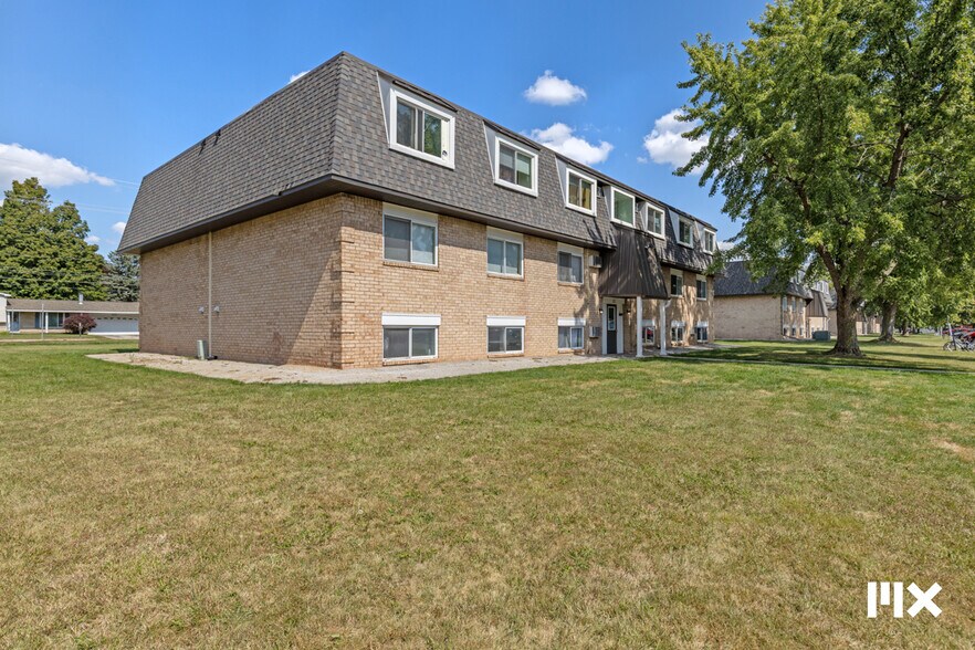 More Photos Of 757 W Shepherd St, Charlotte Apartments For Sale