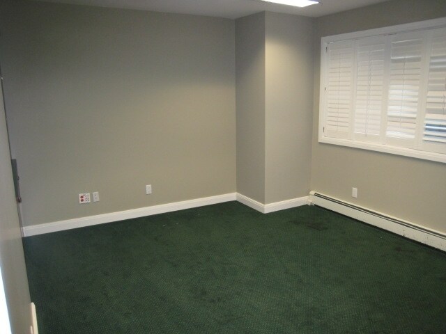 More Photos Of 1538 Foster St, White Rock Office For Lease