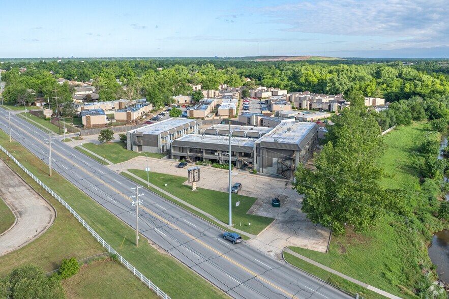 More Photos Of 7901 NE 10th St, Midwest City Office For Sale