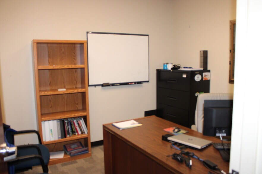 More Photos Of 200 Emerald Bay Dr, Oldsmar Office For Sale