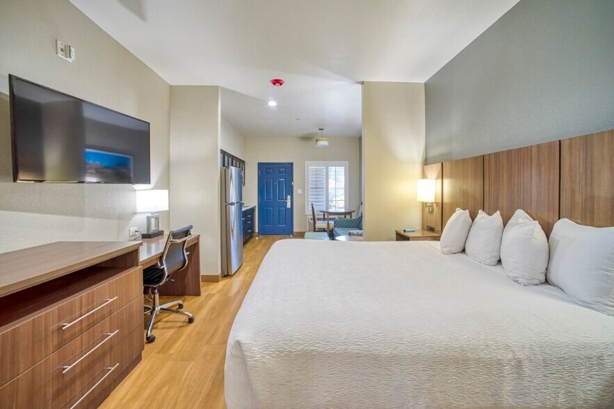 More Photos Of 400 E Avenue G, Port Aransas Hotel For Sale