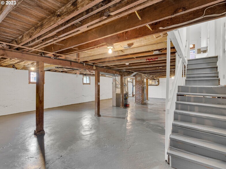 More Photos Of 432 NE Dekum St, Portland Storefront Retail Residential For Sale