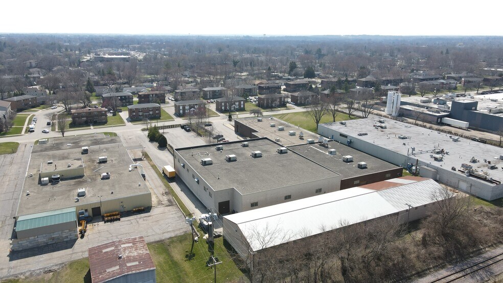 More Photos Of 1270 Abbott Dr, Elgin Warehouse For Lease