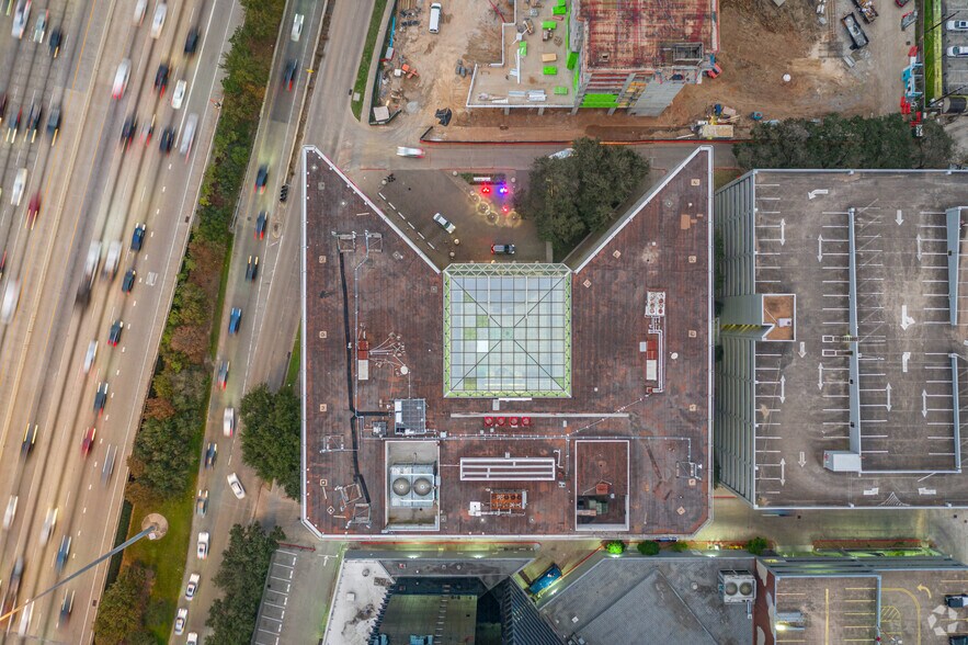 More Photos Of 2425 West Loop South, Houston Office For Sale