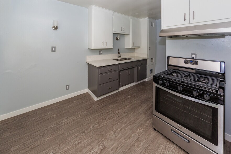 More Photos Of 1735 E 10th St, Long Beach Apartments For Sale