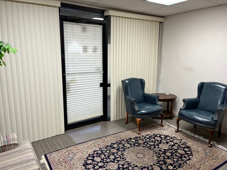 More Photos Of 2601 University Blvd W, Jacksonville Medical For Sale