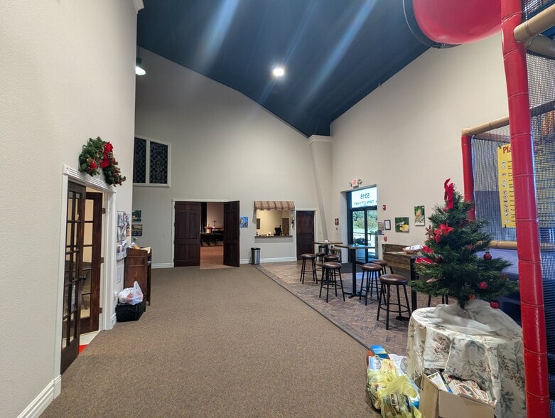 More Photos Of 5315 N Twin City Hwy, Nederland Warehouse For Sale
