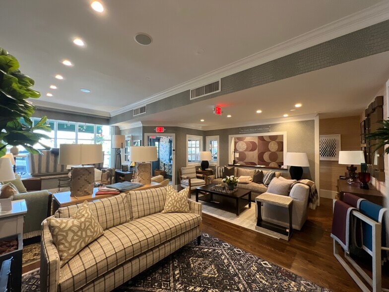 More Photos Of 21 South Ave, New Canaan Storefront Retail Office For Lease