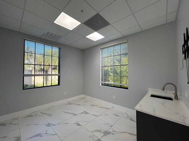 More Photos Of 22904 Lyden Dr, Estero Medical For Lease