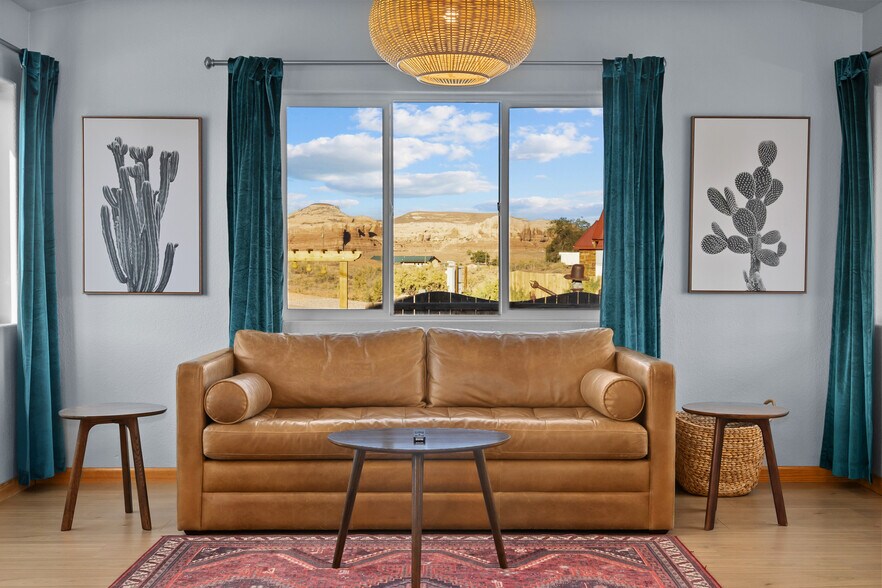 More Photos Of 680 S Highway 191, Bluff Storefront For Sale