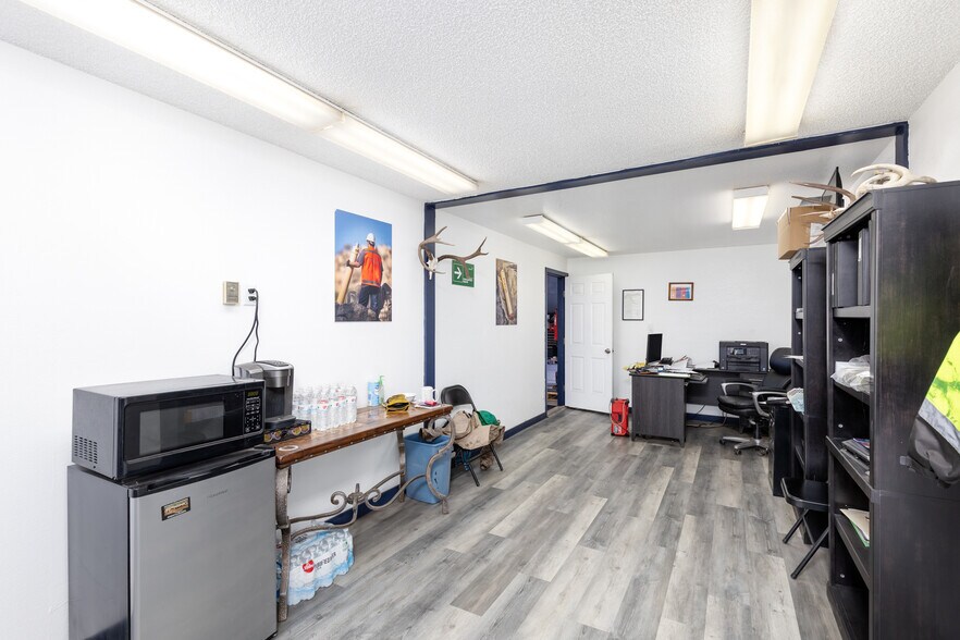 More Photos Of 450 S 4th St, Elko Warehouse For Lease