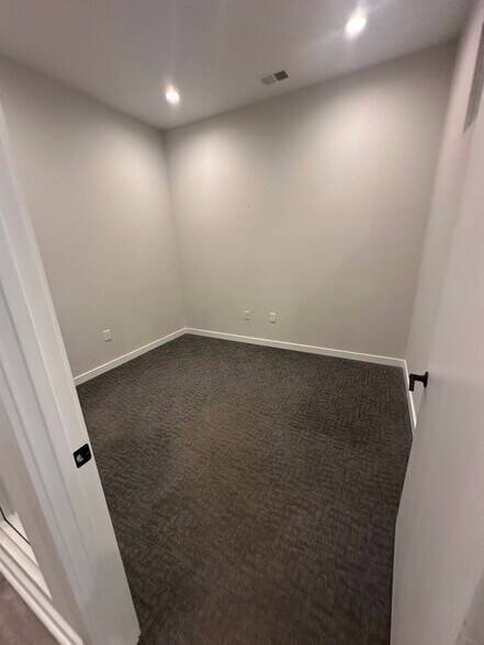 More Photos Of 6110 McFarland Station Dr, Alpharetta Medical For Lease