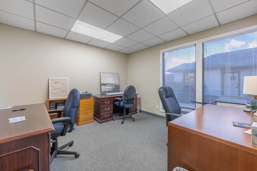 More Photos Of 16 W Wenger Rd, Englewood Medical For Lease