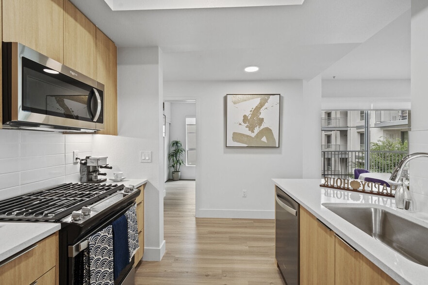 More Photos Of 11049 Magnolia Blvd, North Hollywood Apartments For Lease