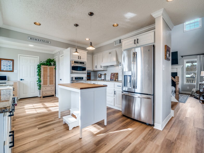 More Photos Of 1840 County Road 4309 N, Greenville Flex For Sale