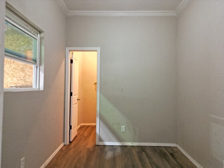 More Photos Of 2164 Jacksboro Hwy, Fort Worth Warehouse For Lease