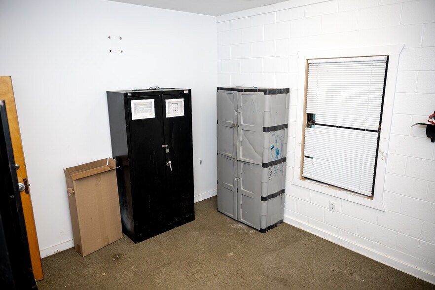 More Photos Of 626 Old River Rd, Sylvania Manufacturing For Sale