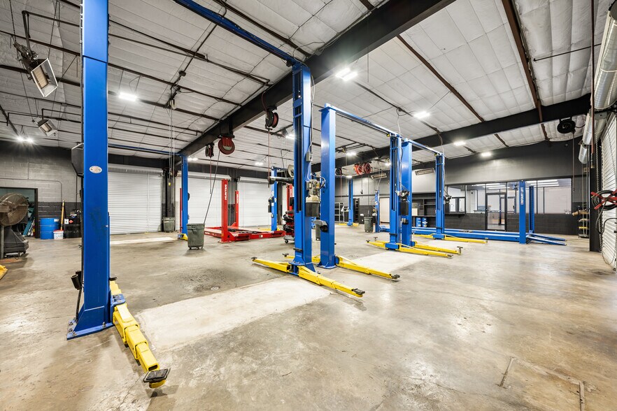 More Photos Of 6259 N Eldridge Pky, Houston Auto Repair For Sale