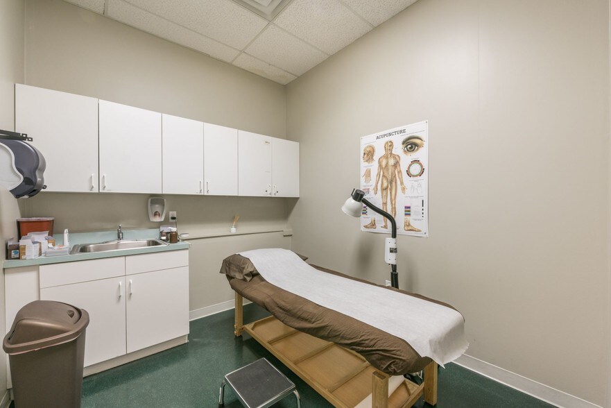 More Photos Of 12 Snowhill St, Spotswood Freestanding For Lease