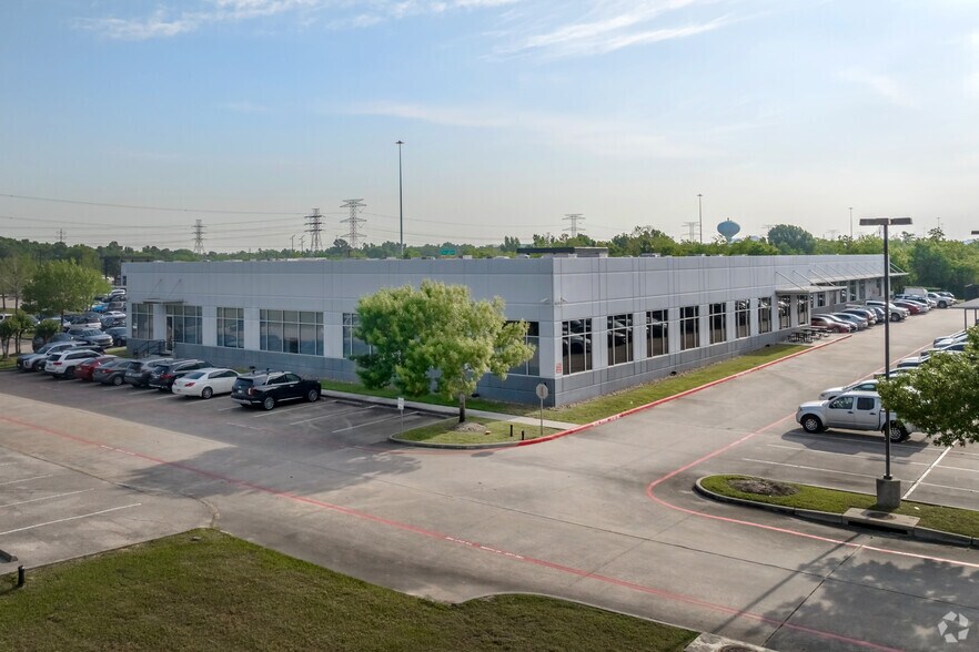 More Photos Of 1717 N Sam Houston Pky W, Houston Office For Lease