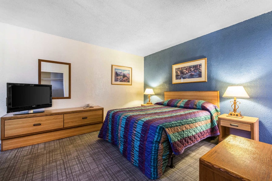 More Photos Of 1623 S Nevada Ave, Colorado Springs Hotel For Sale