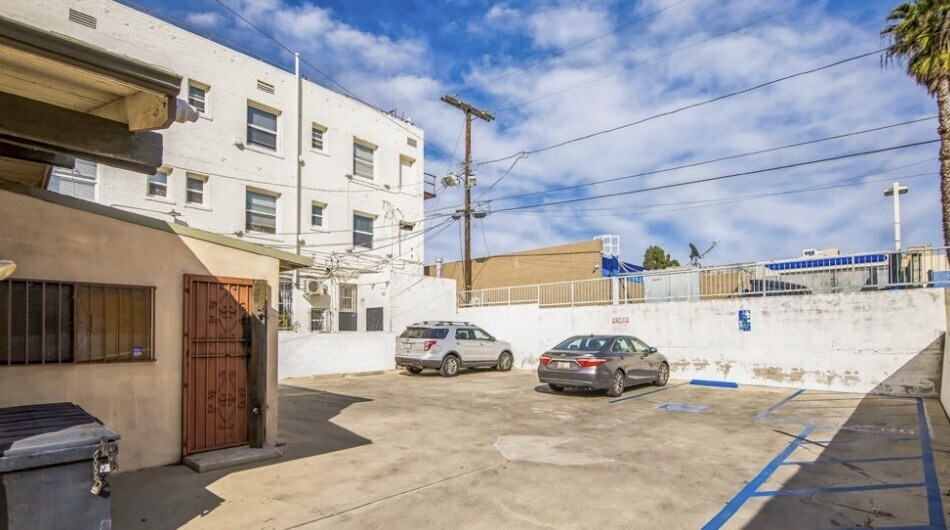 More Photos Of 654 N Manhattan Pl, Los Angeles Medical For Sale