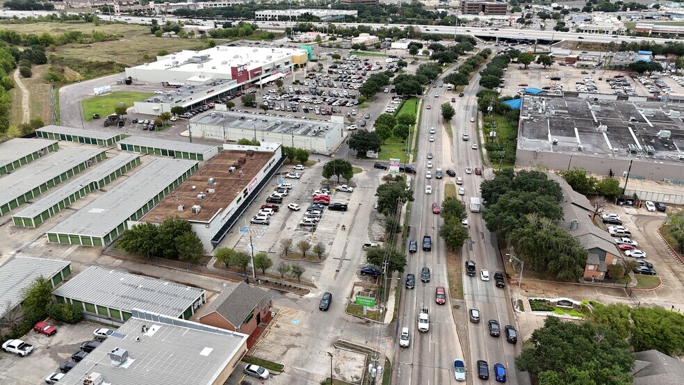 More Photos Of 10208 Beechnut St, Houston Unknown For Lease