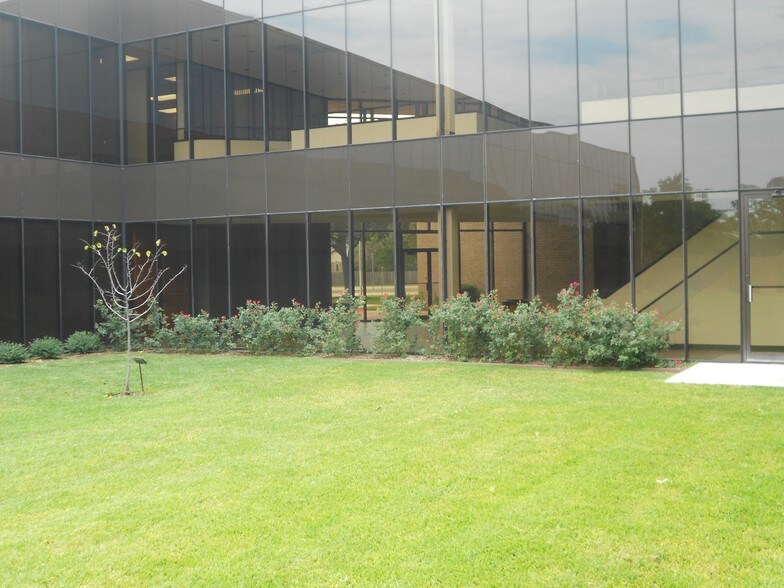 More Photos Of 3833 S Texas Ave, Bryan Office For Lease