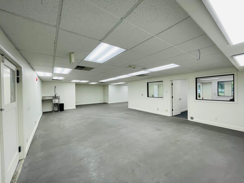 More Photos Of 1925 Francisco Blvd E, San Rafael Light Manufacturing For Lease