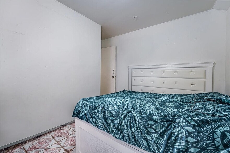 More Photos Of 115 34th St, Union City Apartments For Sale
