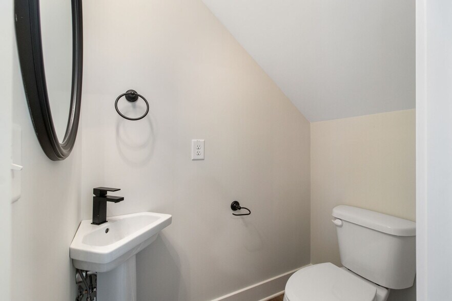 More Photos Of 160 Excell Rd, Clarksville Apartments For Sale