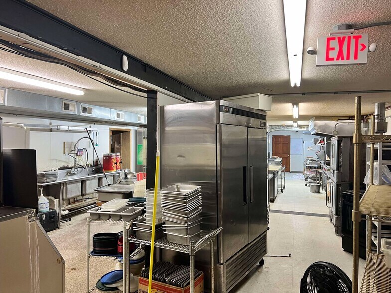 More Photos Of 100 SE 5th St, Abilene Flex For Lease