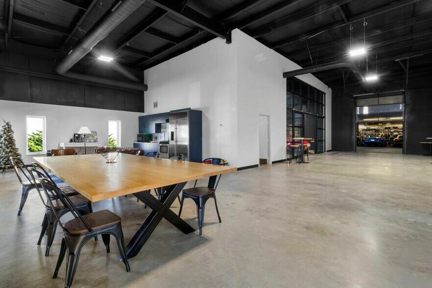 More Photos Of 15402 Stony Creek Way, Noblesville Warehouse For Lease