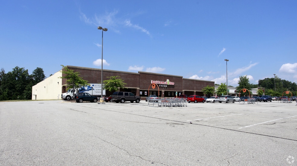 More Photos Of 17100 Jefferson Davis Hwy, Dumfries Storefront For Lease